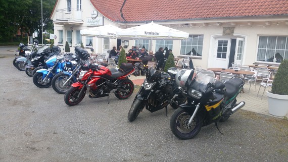 Anfäglich waren es nur eine Handvoll Biker!