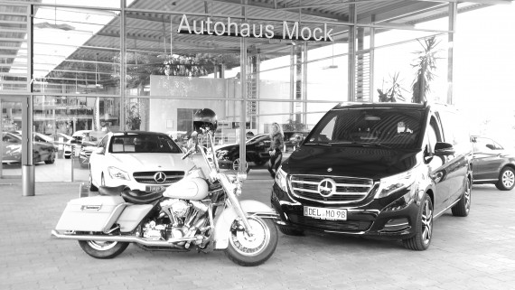 Zwei Schwergewichte! HD Road King meets V-Klasse. 