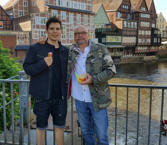 ÄtzE81 mit seinem Sohn Timo. Familienwerte sind ihm enorm wichtig!
