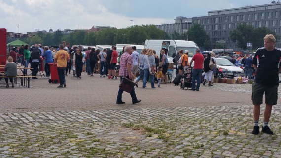 Der parraelle laufennde Flohmarkt wirkt sich nicht nur positiv aus. 