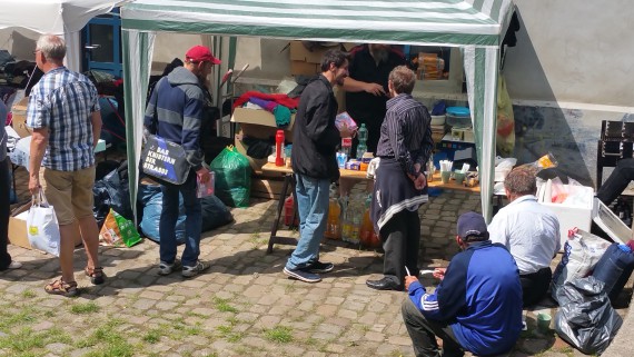 In Zukunft werden die Sachspenden an einem Ort in Bremen eingelagert. Dazu sind Spenden ja da.