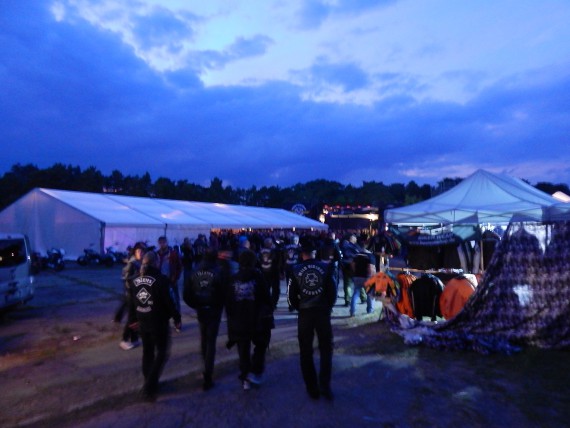 Mit Einbruch der Dämmerung erfährt das Jamboree seine geilste Atmosphäre!