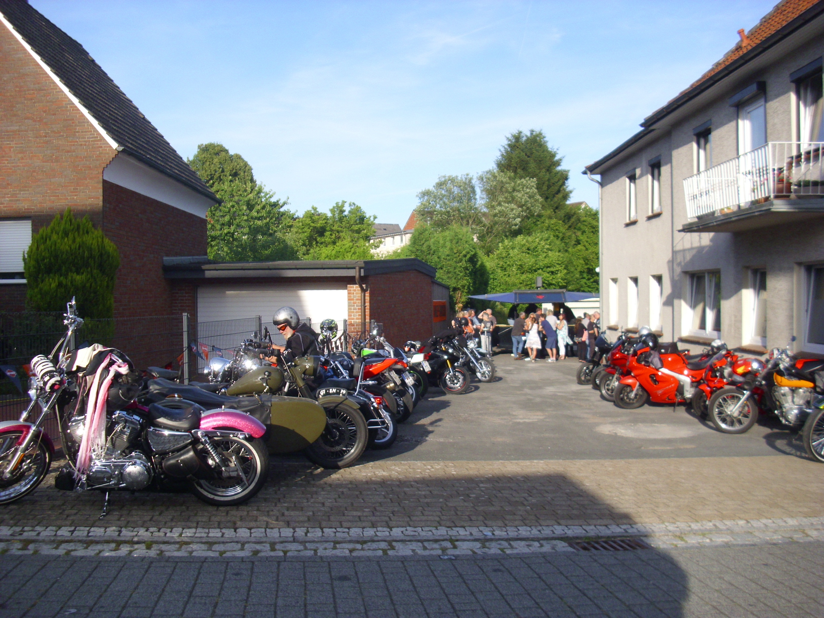 Flying Wheels MC Die Sommerparty! Bikes, Music & More